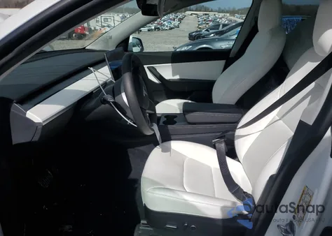 2022 Tesla Model Y z USA, uszkodzony, nr VIN 7SAYGDEE0NF339363
